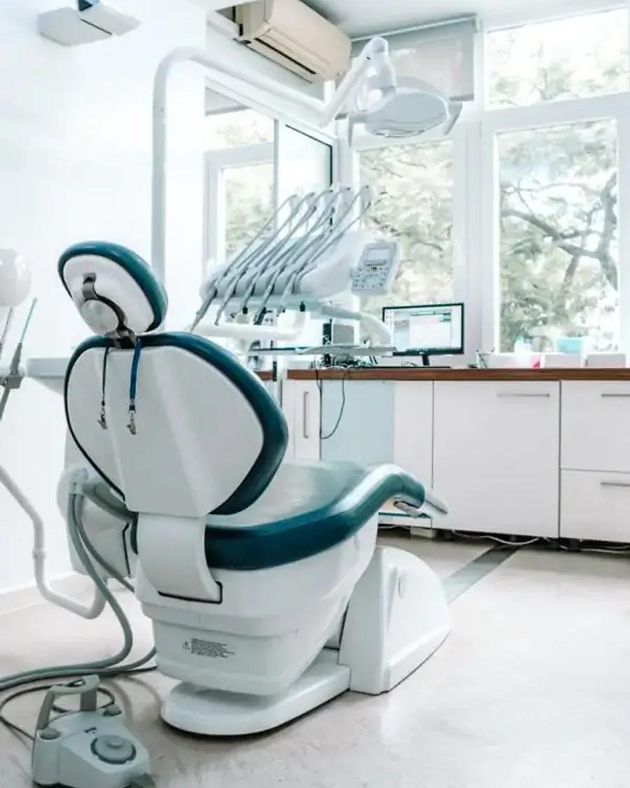 Gabinete de tratamento da Clínica Dentária Dr. António Bexiga na Av. 5 de Outubro, em Lisboa