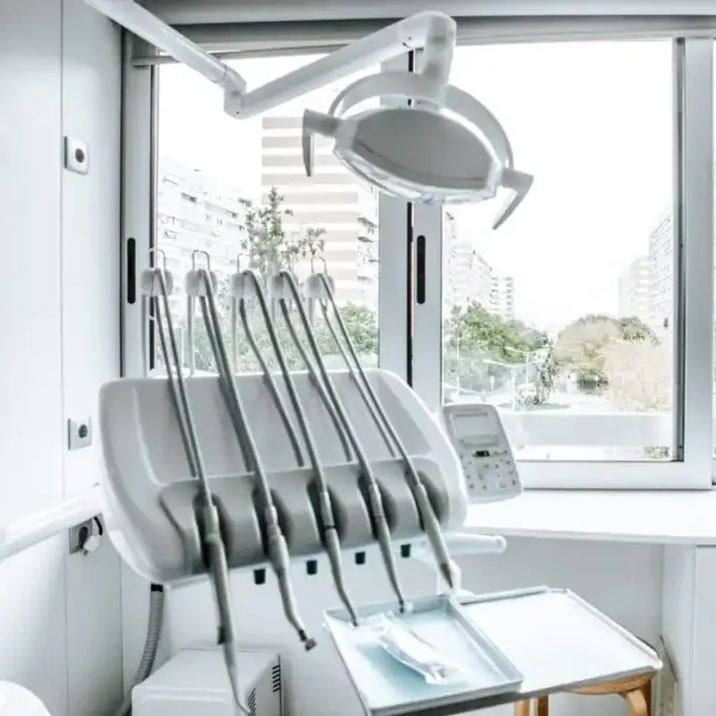 Gabinete de medicina dentária da Clínica Dr. António Bexiga na Portela, Loures