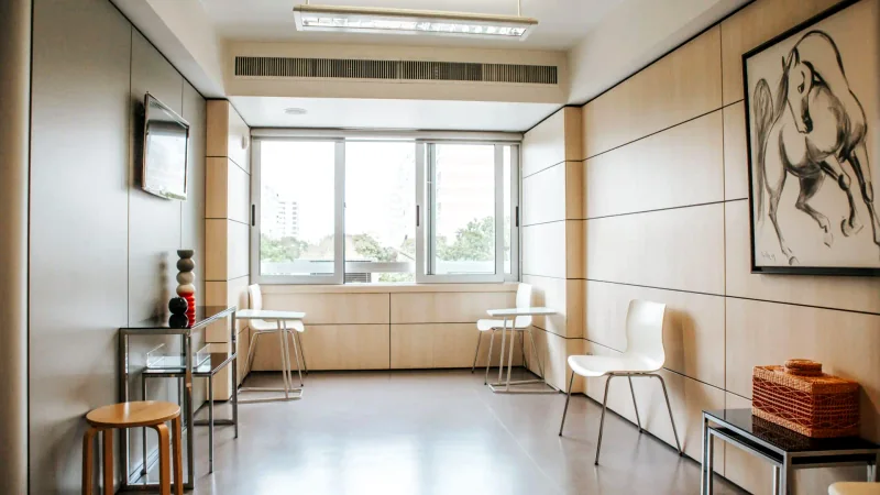 Sala de espera da Clínica Dentária Dr. António Bexiga na Portela, Loures