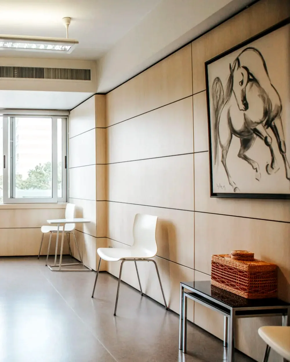 Sala de espera da Clínica Dr. António Bexiga na Portela, Loures